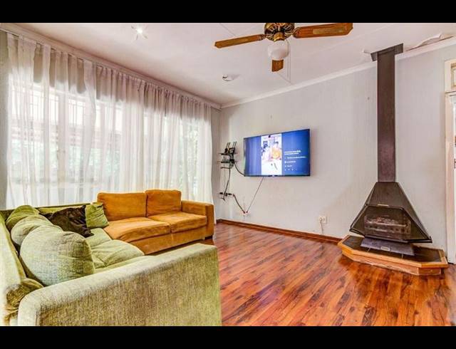 3 BEDROOM TOWNHOUSE FOR SALE IN NORKEM PARK